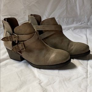 O’Neill ankle booties